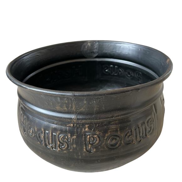 Goblin & Ghoul HOCUS POCUS Halloween Cauldron 12 Embossed Metal NEW - Picture 6 of 15